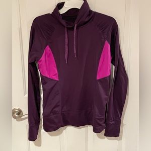 REEBOK women’s size medium High Neck, athletic top thumbhole sleeve GUC B00